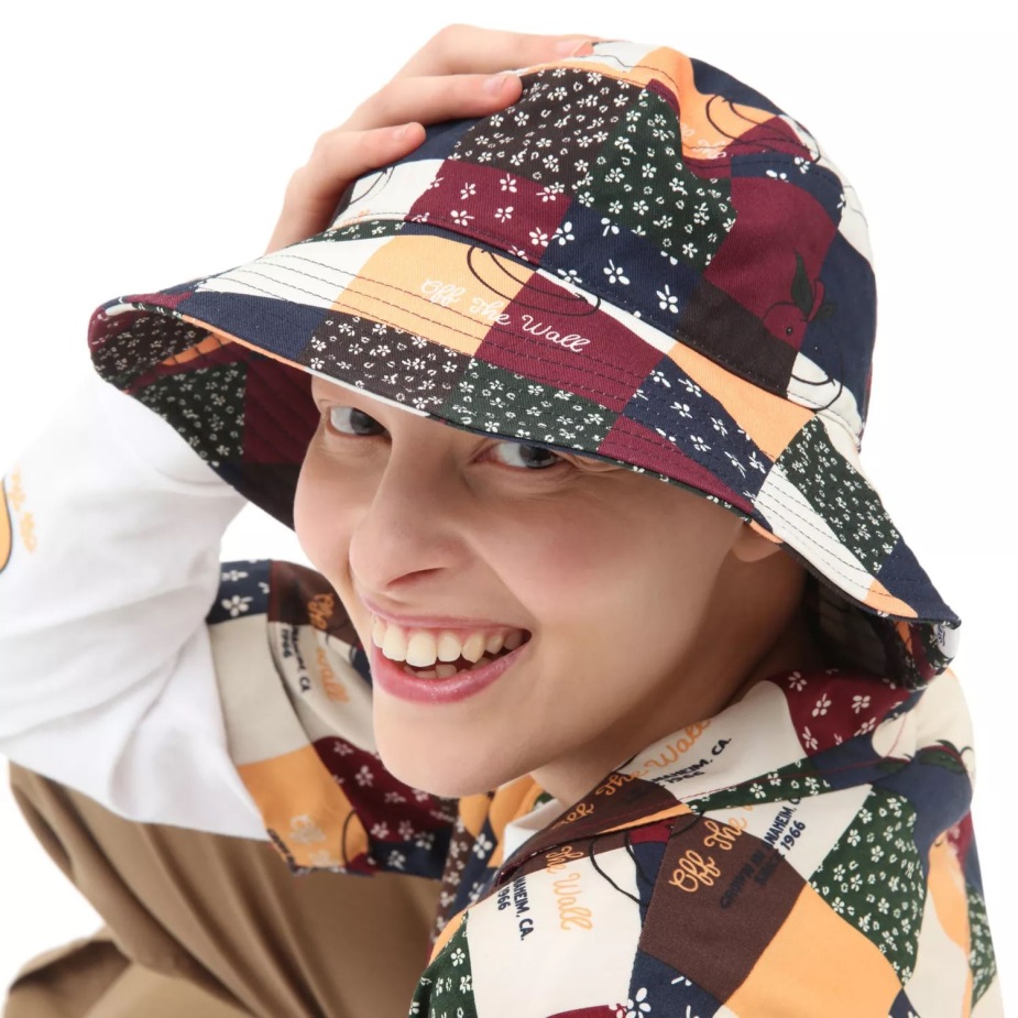 Vans Anaheim και καπέλο κουβά μπλε