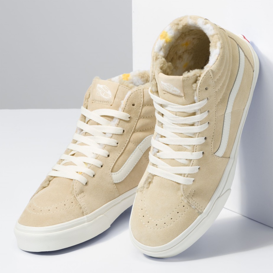 Vans Sk8-hi Cozy Biscotti αγκαλιά
