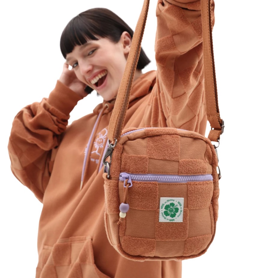 Vans X Em σε καφέ σταυρωτό σώμα διακοπών