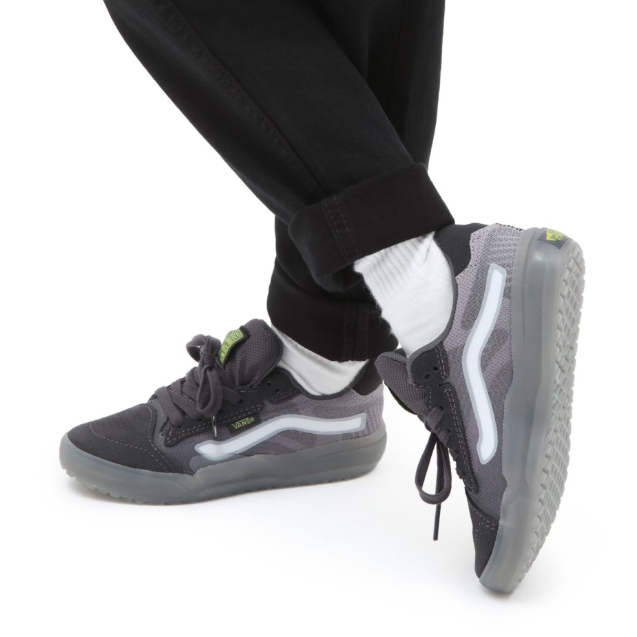 Vans παιδικά παπούτσια Evdnt Ultimatewaffle (4-8 ετών) μαύρο-γκρι