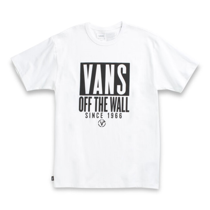 τύπου βαν στοίβα από τον τοίχο λευκό μπλουζάκι