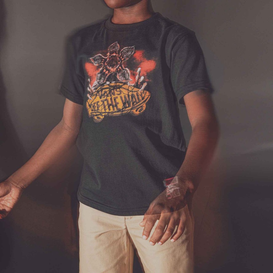 φορτηγά X ξένα πράγματα μικρά παιδιά μπλουζάκι μαύρο