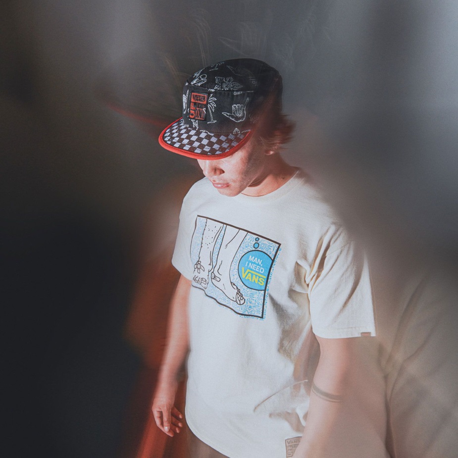 φορτηγά X ξένα πράγματα σκίτσο κουτί χάπι καπέλο μαύρο