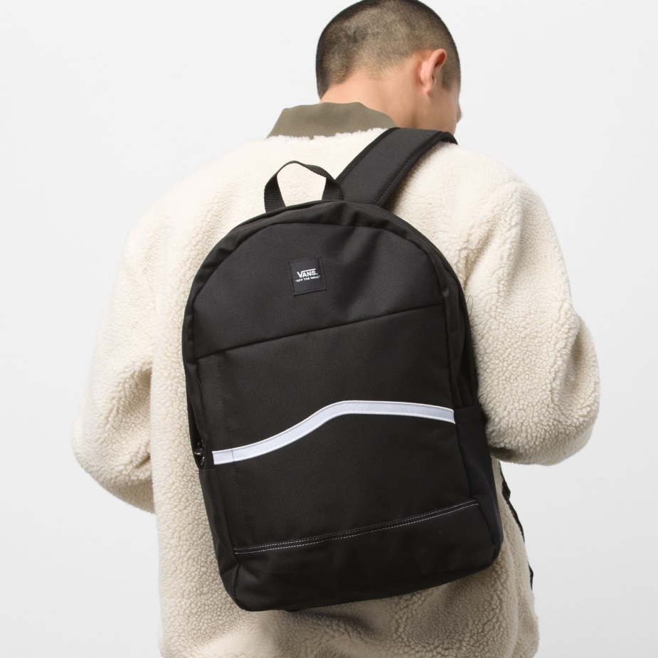 φορτηγά κατασκευάζουν σχολικό σακίδιο ασπρόμαυρων ανδρών