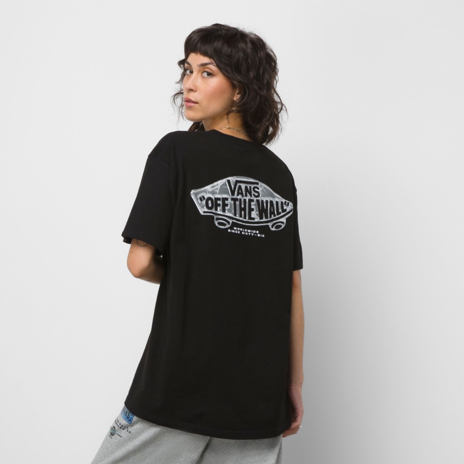 φορτηγά μετά από σκούρο μπλουζάκι μαύρο