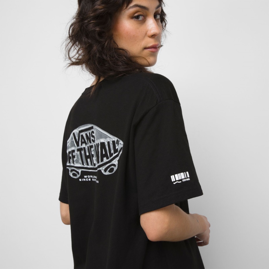 φορτηγά μετά από σκούρο μπλουζάκι μαύρο